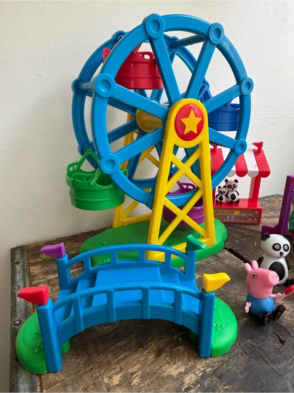 Peppa Pig Fair Playset Ferris Wheel bridge and merry go round Jazwares 2003